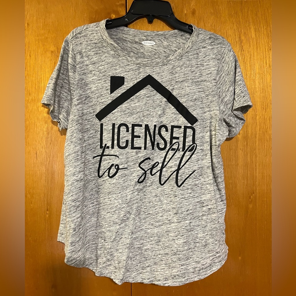 Old Navy EveryWear crew neck T-shirt “Licensed to Sell” Real Estate - Picture 2 of 7